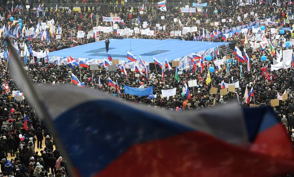 Премьер-министр РФ Владимир Путин на митинге своих сторонников Защитим страну!, 2012 год - Sputnik Армения