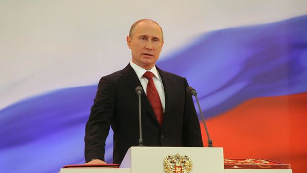 Избранный президент РФ Владимир Путин произносит текст присяги во время церемонии инаугурации, 2012 год - Sputnik Արմենիա