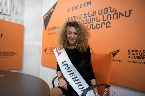 Участницa конкурса Топ-модель СНГ-2017 Србуи Аванесян Участницa конкурса Топ-модель СНГ-2017 Србуи Аванесян - Sputnik Армения