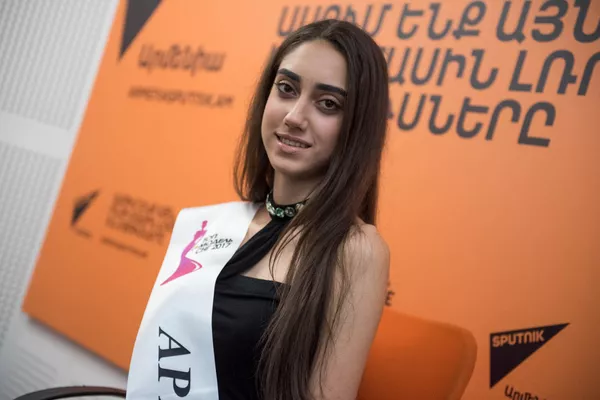 Участницa конкурса Топ-модель СНГ-2017 Седа Саркисян Участницa конкурса Топ-модель СНГ-2017 Седа Саркисян - Sputnik Армения