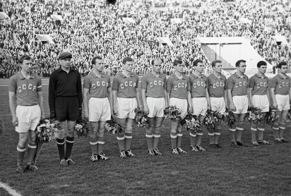 Сборная СССР - триумфаторы Чемпионата Европы 1960 года Сборная СССР - триумфаторы Чемпионата Европы 1960 года - Sputnik Армения
