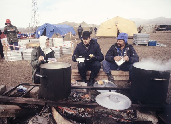 Дома, как скомканные игральные карты, и хаос: Врачи без границ о разрушенном Ленинакане - Sputnik Армения