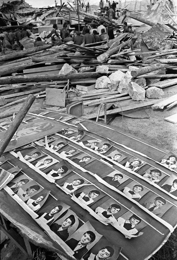 Дома, как скомканные игральные карты, и хаос: Врачи без границ о разрушенном Ленинакане - Sputnik Армения