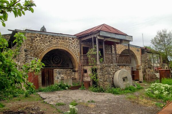 Здание Мелик-Бархударян Амарат. Деревня Тех, Сюник, Армения - Sputnik Армения