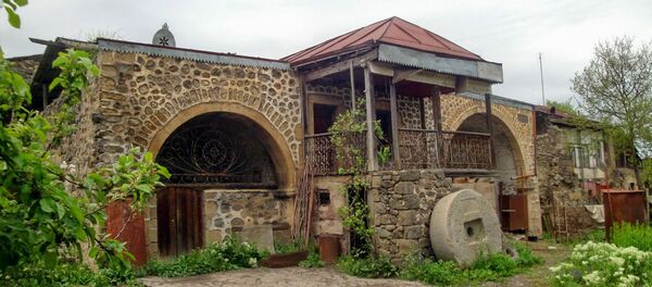 Здание Мелик-Бархударян Амарат. Деревня Тех, Сюник, Армения - Sputnik Армения