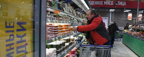 Покупатель в супермаркете - Sputnik Армения