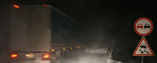 Занесенная снегом трасса Занесенная снегом трасса - Sputnik Արմենիա