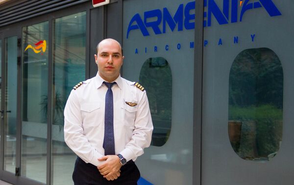 Командир корабля в Авиакомпании Армения Мартин Арутюнян - Sputnik Армения
