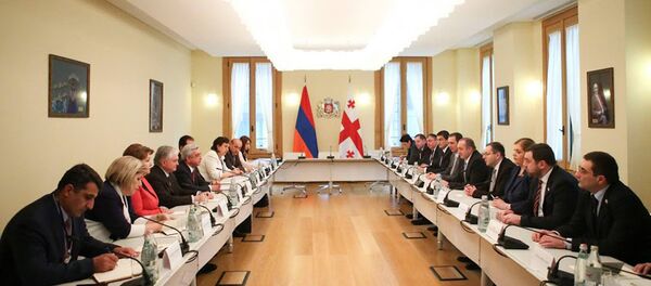Встреча армянской и грузинской делегаций в расширенном составе в президентском дворце в Тбилиси Встреча армянской и грузинской делегаций в расширенном составе в президентском дворце в Тбилиси - Sputnik Армения
