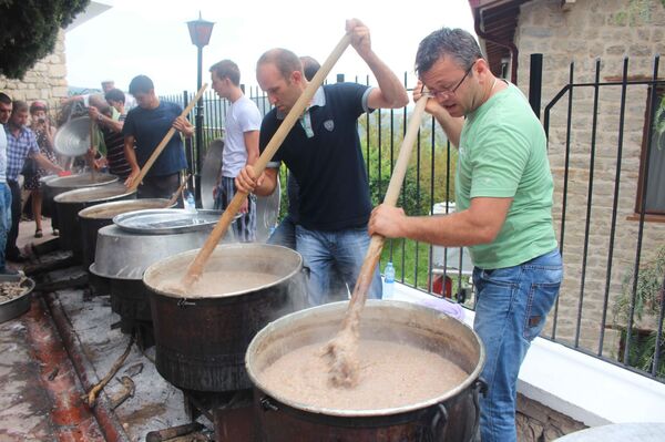 Противостояние длиною в 53 дня: как между изгнанием и смертью армяне выбрали борьбу Противостояние длиною в 53 дня: как между изгнанием и смертью армяне выбрали борьбу - Sputnik Армения