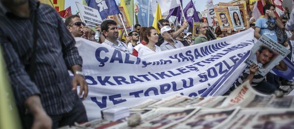 Столкновения протестующих и полиции в Турции - Sputnik Армения