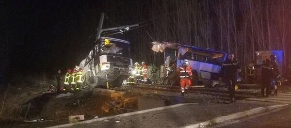 Столкновение школьного автобуса и поезда во Франции - Sputnik Армения