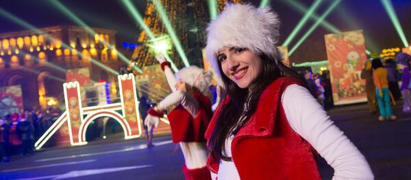 Зажжение огней главной елки страны на Площади Республики Зажжение огней главной елки страны на Площади Республики - Sputnik Армения