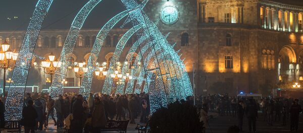 Зажжение огней главной елки страны на Площади Республики - Sputnik Армения