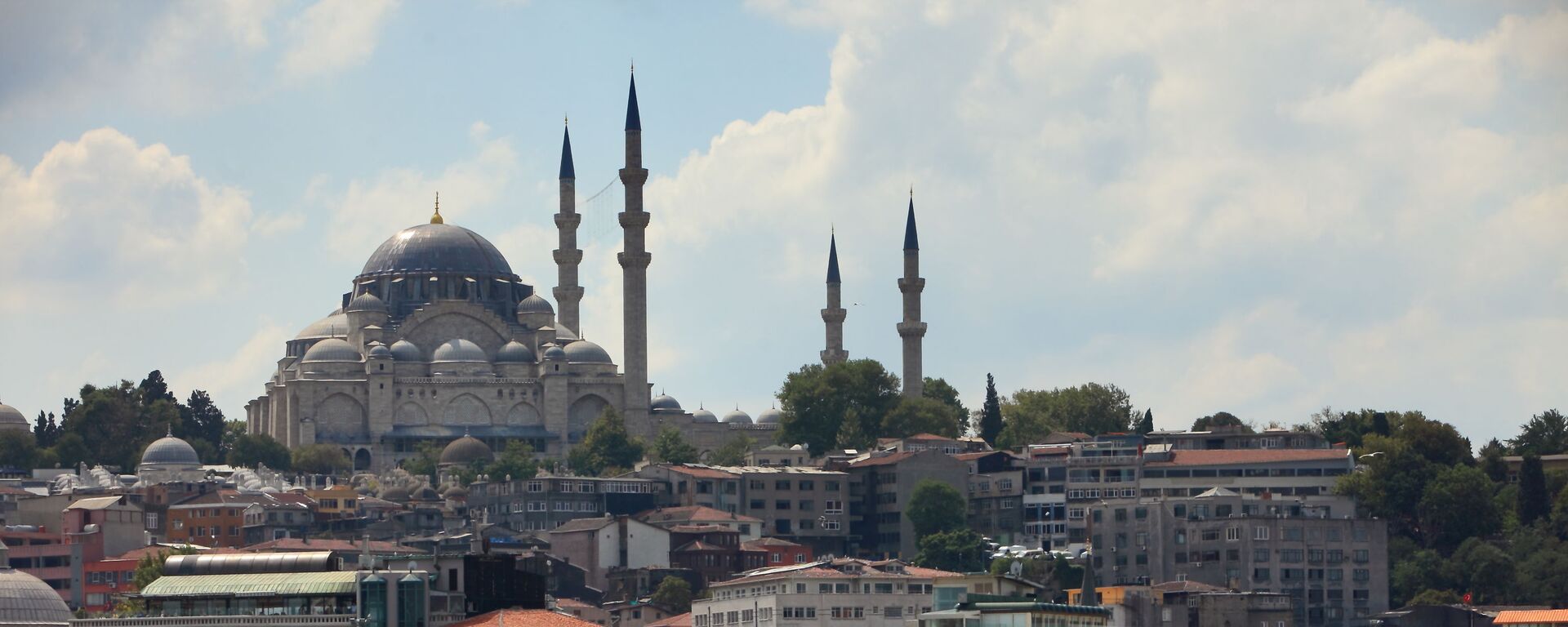 Вид на Голубую мечеть через пролив Босфор в Стамбуле, Турция - Sputnik Армения, 1920, 06.12.2021