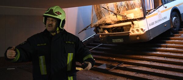 На западе Москвы автобус въехал в подземный переход На западе Москвы автобус въехал в подземный переход - Sputnik Արմենիա