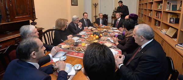 Президент Серж Саргсян посетил Научно-культурный центр Дом Ованнеса Туманяна Президент Серж Саргсян посетил Научно-культурный центр Дом Ованнеса Туманяна - Sputnik Արմենիա