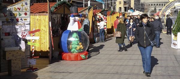 Երևանցիները նվերներ են ընտրում բարեկամների ու մտերիմների համար Երևանցիները նվերներ են ընտրում բարեկամների ու մտերիմների համար - Sputnik Արմենիա