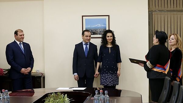 Торжественная церемония государственной регистрации брака в мэрии Еревана - Sputnik Արմենիա