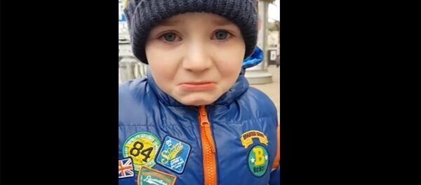 Первоклассник разрыдался из-за начала каникул — умилительное видео - Sputnik Армения