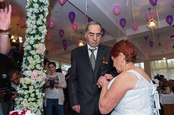 Свадьба в доме престарелых: Валериана Торосяна и Аракс Акопян Свадьба в доме престарелых: Валериана Торосяна и Аракс Акопян - Sputnik Արմենիա